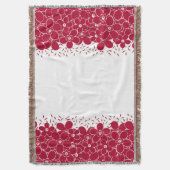 白い背景に赤い花デイジー スローブランケット (正面縦)