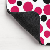 白い背景に赤い黒いエンドウ豆レトロ マウスパッド (コーナー)