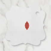 白い背景に赤と茶色のデザイン フェイバータグ (裏面)