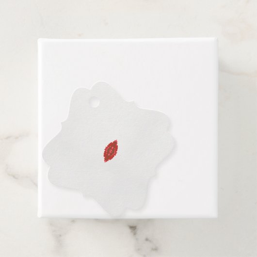 白い背景に赤と茶色のデザイン フェイバータグ (インサイチュ)