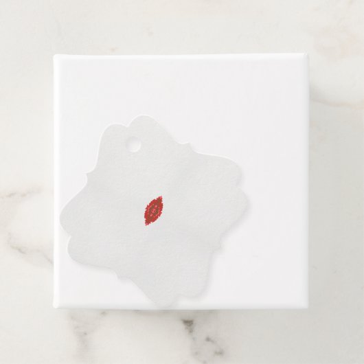 白い背景に赤と茶色のデザイン フェイバータグ (インサイチュ)