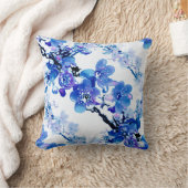 白い背景に青いアプリコットの花。 クッション (ブランケット)