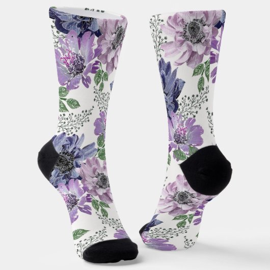 白い背景に青とライラックの花 ソックス (傾斜あり)