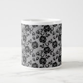 白い背景に黒いレースのパターン ジャンボコーヒーマグカップ (正面)