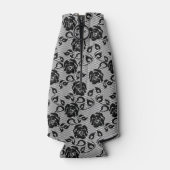 白い背景に黒いレース模様 ボトルクーラー (裏面)