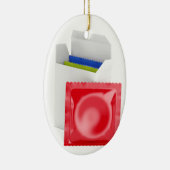 白い背景のコンドーム セラミックオーナメント (右)