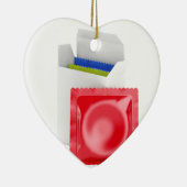 白い背景のコンドーム セラミックオーナメント (右)