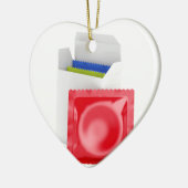 白い背景のコンドーム セラミックオーナメント (左)