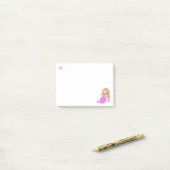 白い背景のダイジーを持つハートとキュートな妖精 ポストイット (デスク上)