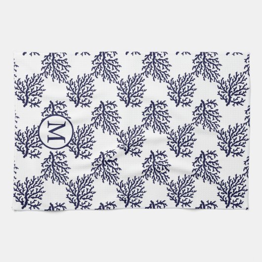 白い背景のネイビーブルーサンゴがパを巻いています キッチンタオル (横)