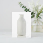 白い背景のミルクボトル ポストカード (スタンド正面)