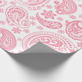 白い背景の上のピンクのヴィンテージフローラペイズリー ラッピングペーパー (角)