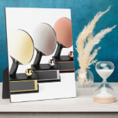 白い背景の卓球トロフィー フォトプラーク (側面)