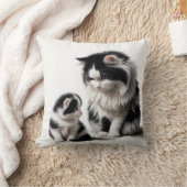 白い背景の母猫と子猫 クッション (ブランケット)