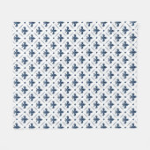 白い背景の濃い青の(紋章の)フラ・ダ・リパターン フリースブランケット (正面(横))