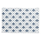 白い背景の濃い青の(紋章の)フラ・ダ・リパターン 枕カバー (裏面)