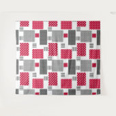 白い背景の灰色の赤い水玉模様パッチワーク タペストリー (正面(横))