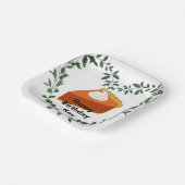 白い背景の緑のケーキのアイスクリーム ペーパープレート (傾斜あり)