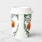 白い背景の緑のケーキのアイスクリーム 紙コップ (右)