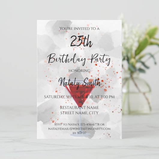 白い背景の赤いマーティーニカクテル 招待状 (スタンド正面)