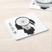 白い背景の黒いドリームキャッチャー スクエアペーパーコースター (アングル)