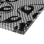 白い背景の黒いレースパターン カッティングボード (角)
