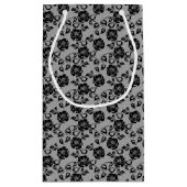 白い背景の黒いレースパターン スモールペーパーバッグ (裏面)