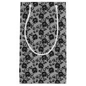 白い背景の黒いレースパターン スモールペーパーバッグ (正面)