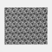 白い背景の黒いレースパターン フリースブランケット (正面(横))