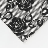 白い背景の黒いレースパターン フリースブランケット (角)