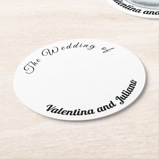 白い背景の黒い文字結婚ズ ラウンドペーパーコースター (アングル)