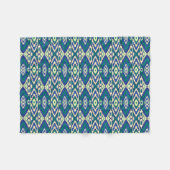 白い背景をもつ青と緑の模様 フリースブランケット (正面(横))