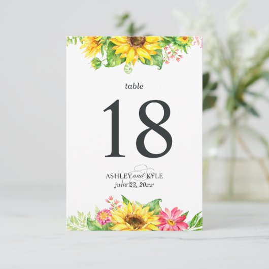 白い背景を持つひまわりテーブル番号 招待状 (スタンド正面)