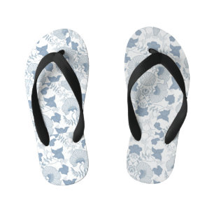 白い背景繊細な青い日本の花 キッズビーチサンダル