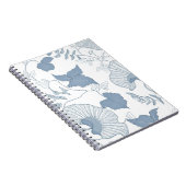 白い背景繊細な青い日本の花 ノートブック (右側)