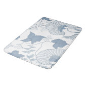 白い背景繊細な青い日本の花 バスマット (アングル)