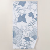 白い背景繊細な青い日本の花 ビーチタオル (正面)