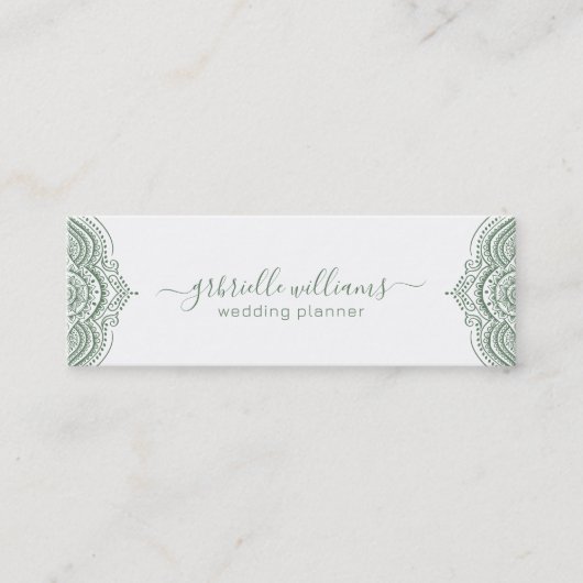 白い背景華美に緑のセージ枠 スキニー名刺 (正面)