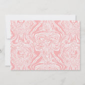 白い背筋のピンクと白の抽象デザイン 招待状 (裏面)