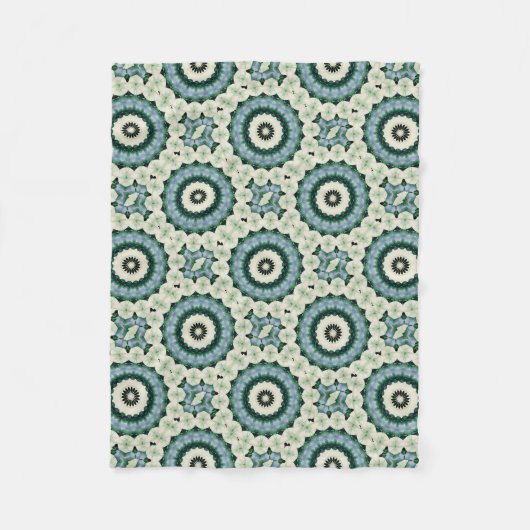 白い花および紺碧の曼荼羅 フリースブランケット (正面)