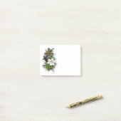 白い花が付いている金ゴールドの十字 ポストイット (デスク上)