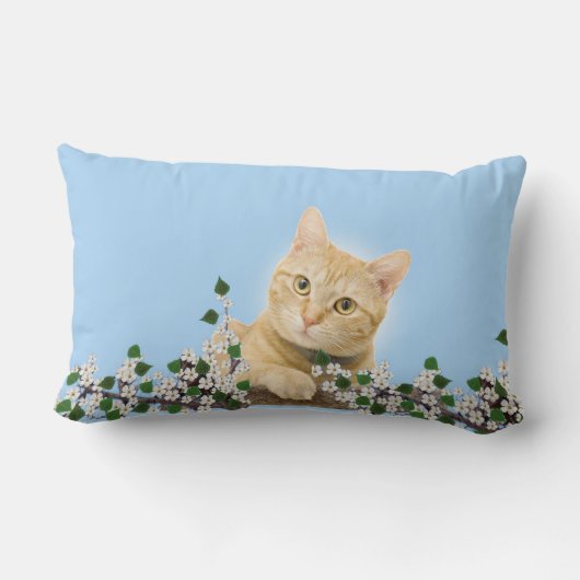 白い花とジンジャータブビーキャットオンライトブルー ランバークッション (裏面)