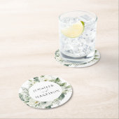 白い花とパーソナライズされた緑結婚色 ラウンドペーパーコースター (インサイチュ)