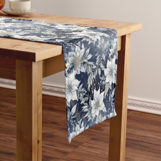 白い花とホリーベリー ショートテーブルランナー (インサイチュ)