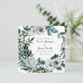 白い花と植物のグリーンリースのウェディング 招待状 (スタンド正面)