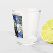 白い花のクラスタ春花の梨の木 ショットグラス (右)