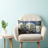 白い花のクラスタ春花の梨の木 ランバークッション (椅子)