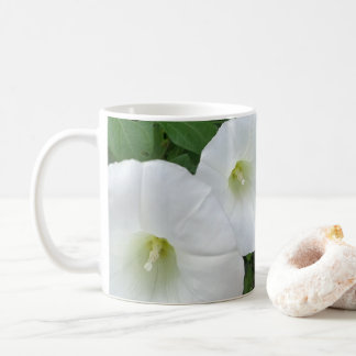 白い花のコーヒーマグ コーヒーマグカップ