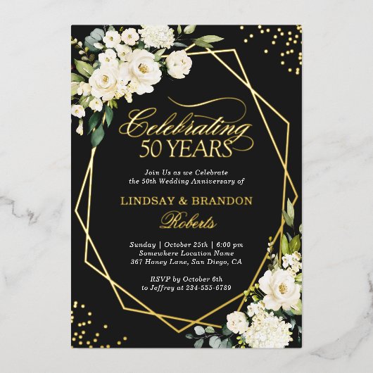 白い花のゴールド幾何学模様の結婚記念日 箔招待状 (正面)