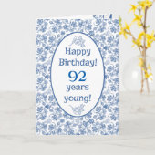 白い花のバースデー・カードのカスタムな藍色 カード (黄色い花)